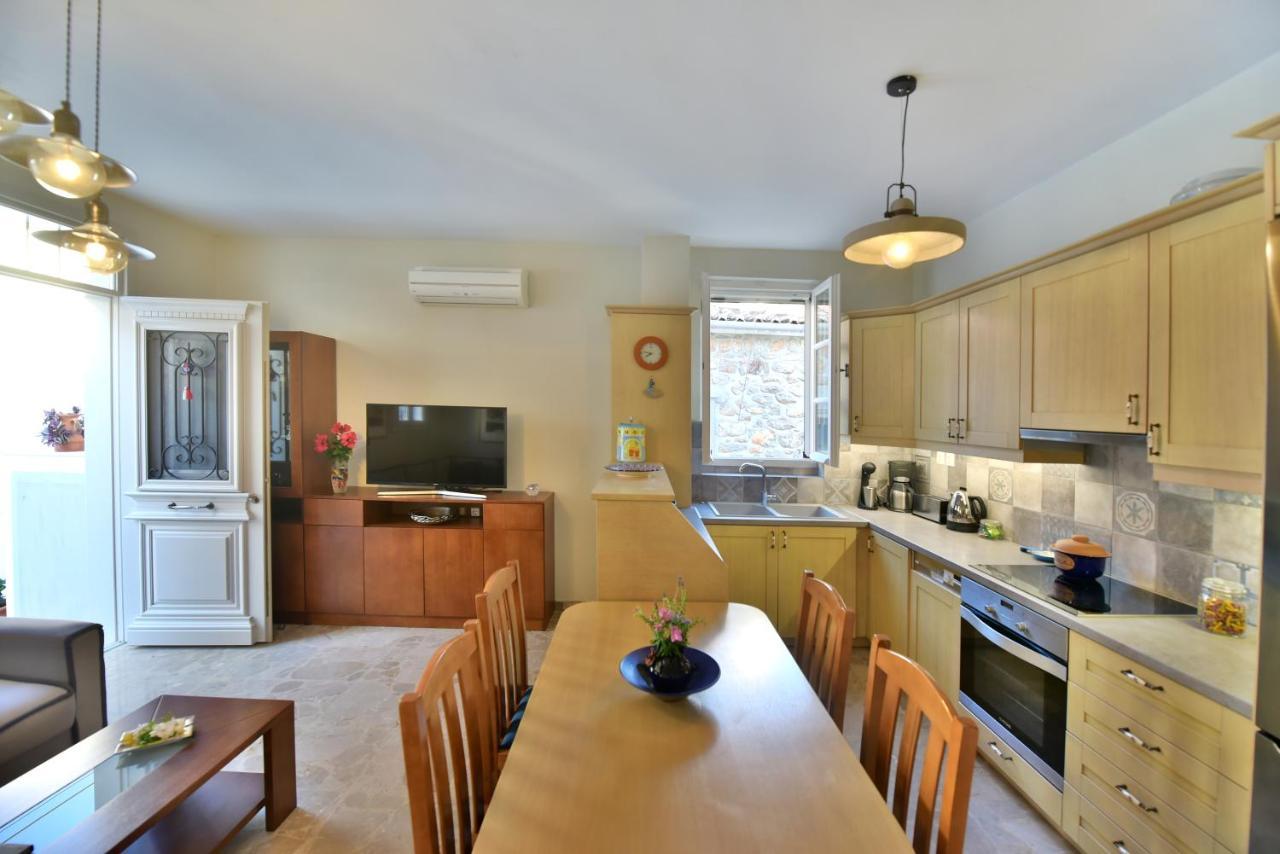 Feel At Home - Family House In Hydra ภายนอก รูปภาพ