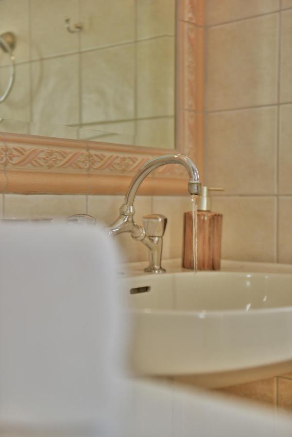 Feel At Home - Family House In Hydra ภายนอก รูปภาพ