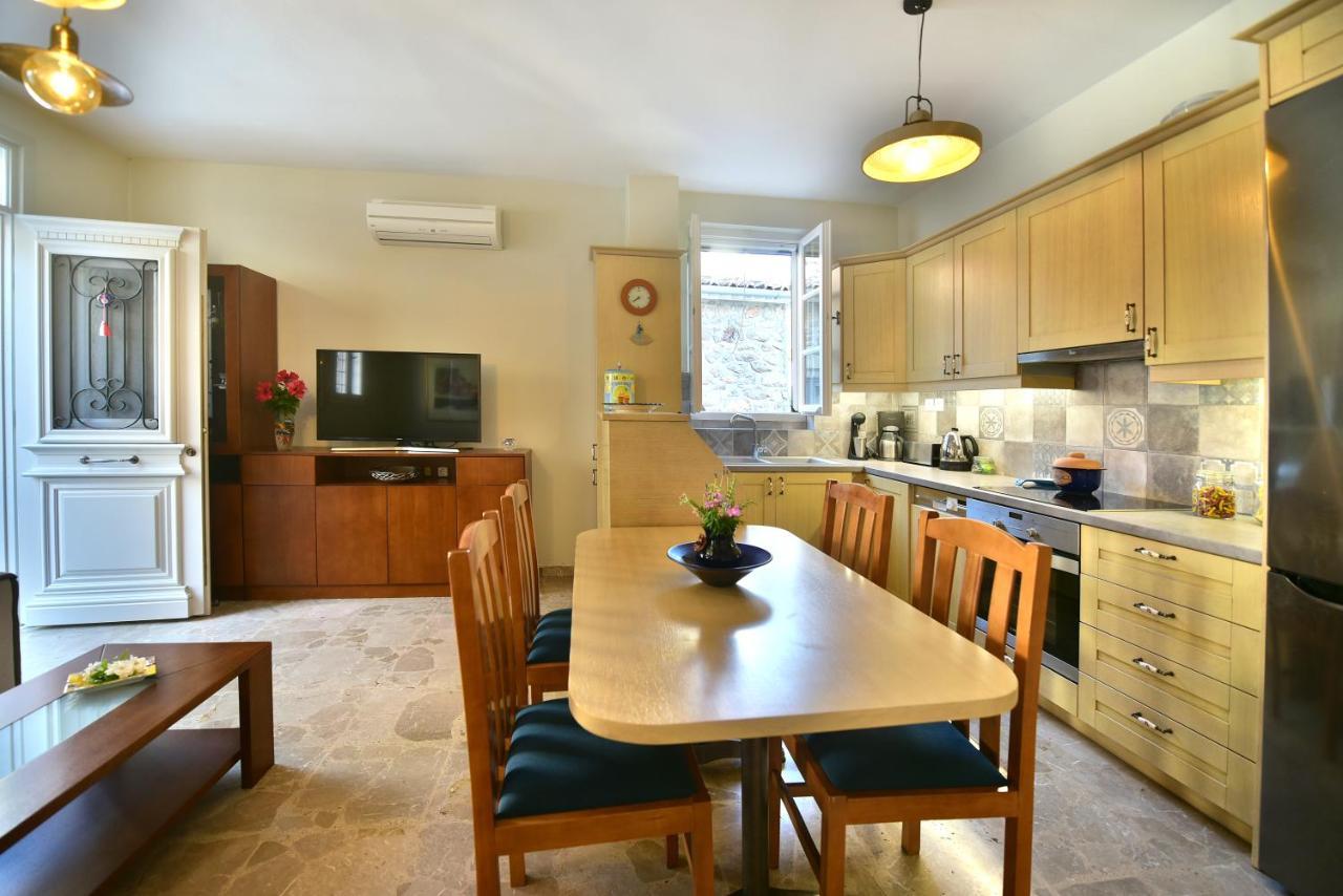Feel At Home - Family House In Hydra ภายนอก รูปภาพ